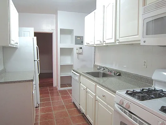 Rented by City Connections Realty | media 27