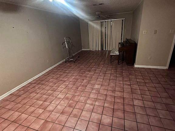 3rd image of 1865 Bartlett Ave E