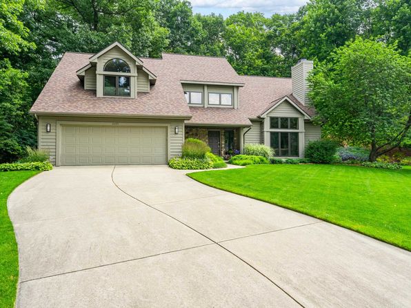 2495 Deerpath Dr, Green Bay, WI 54302