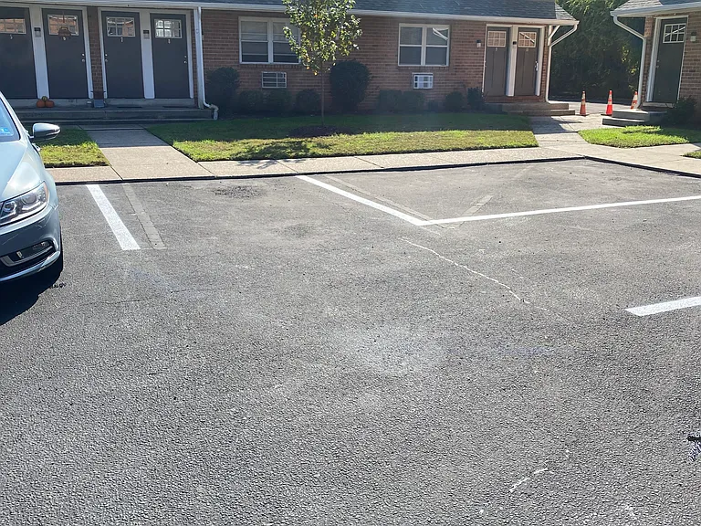 Lincoln Court Apartments — Photo 3