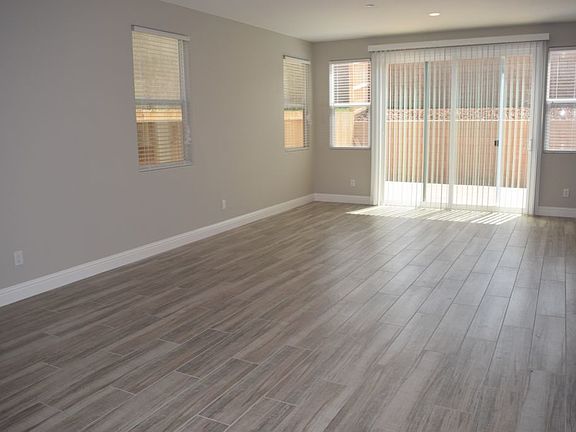 2nd image of 1440 Forsythia Dr
