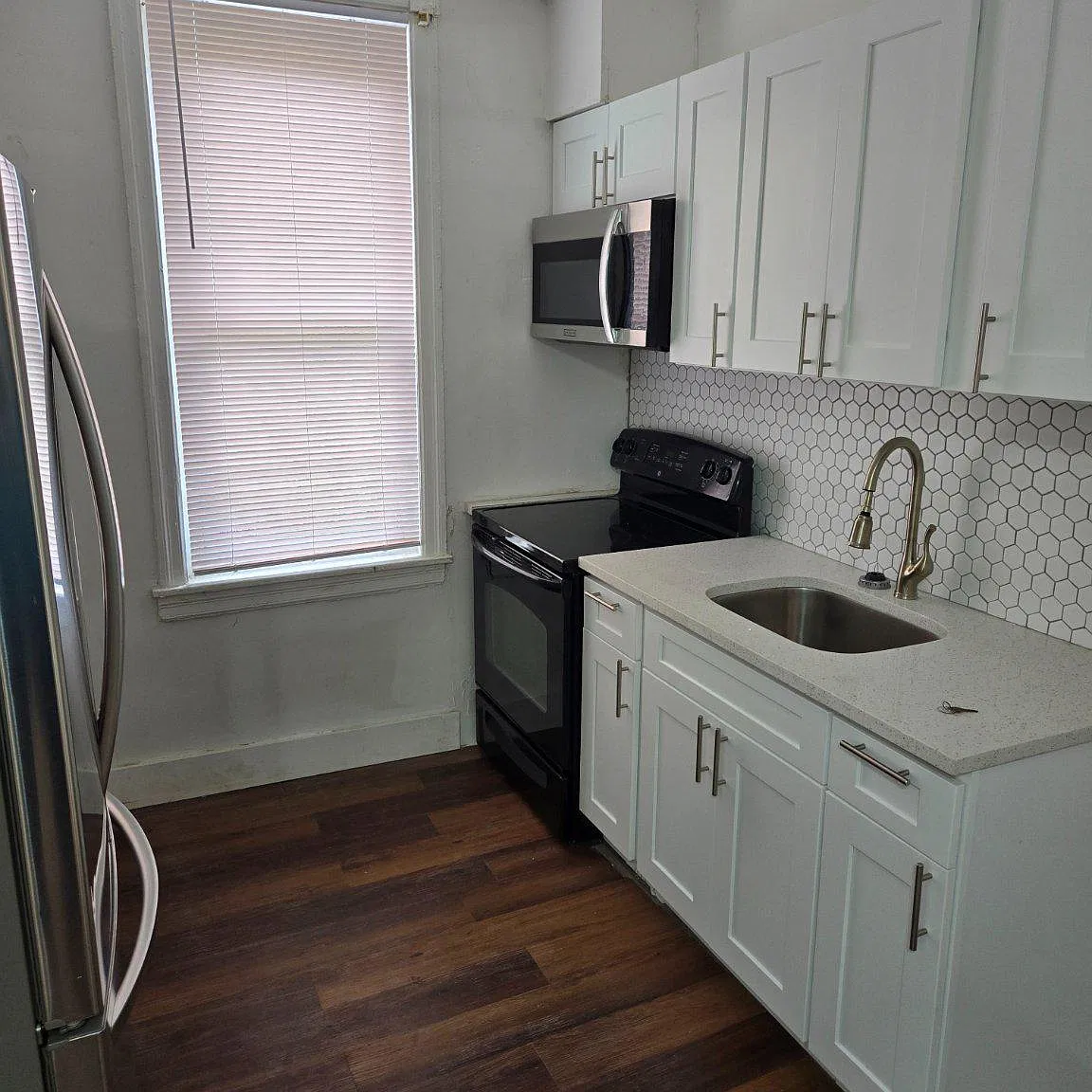 3 bed, 1.0 bath, 860 sqft, $1,400 — Photo 4