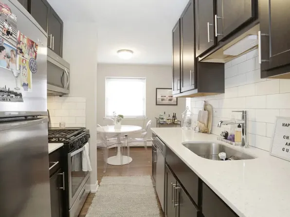 525-26 W Oakdale Ave, Chicago, IL