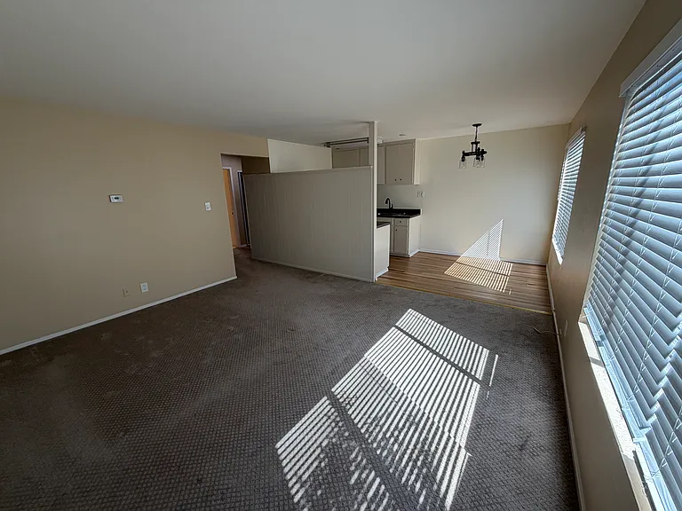 245 E. Market St. — Photo 15