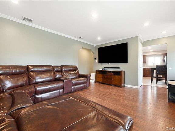 3rd image of 16 Buckner Avenue