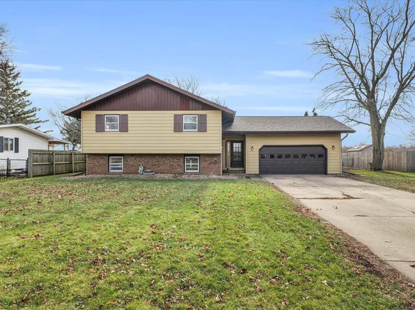 104 Kenneth Dr, Lexington, IL 61753