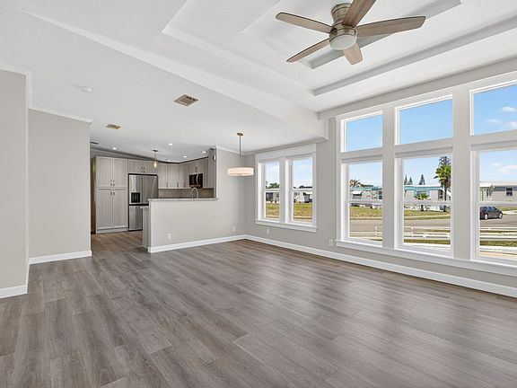 10th image of 3177 N Huntington Ave