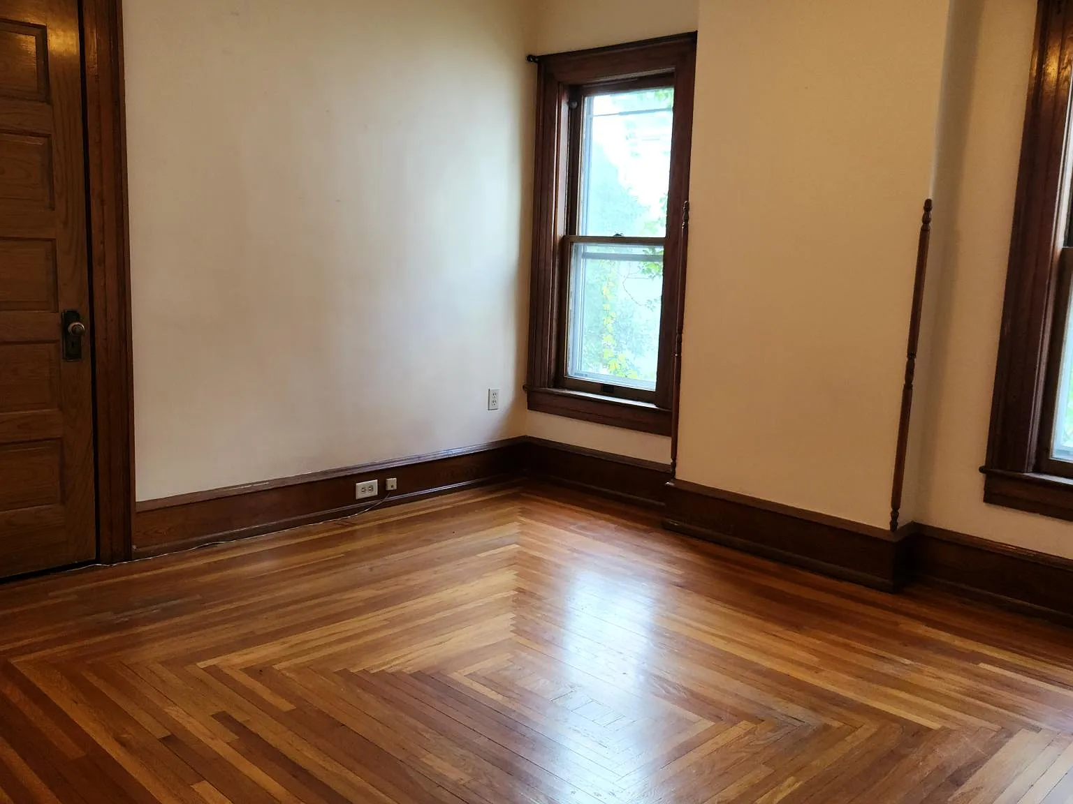 2 bed, 900 sqft, $985 — Photo 2