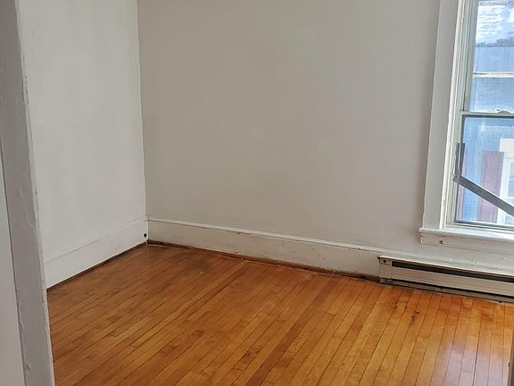 3rd image of 113 Cornelia St APT 3