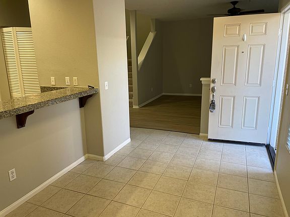 4th image of 1419 Essex St #2