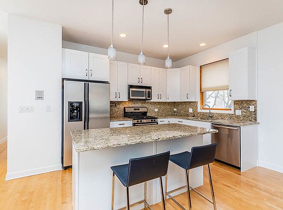 2nd image of 814 N Winchester Ave #1