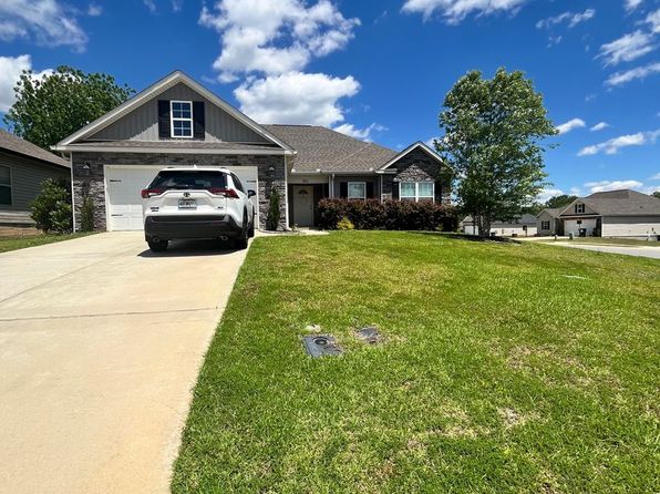 301 Gibson Cir, Kathleen, GA 31047