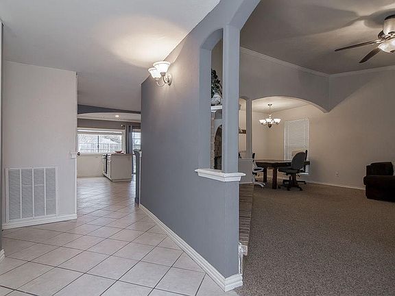 2nd image of 861 Warwick Dr