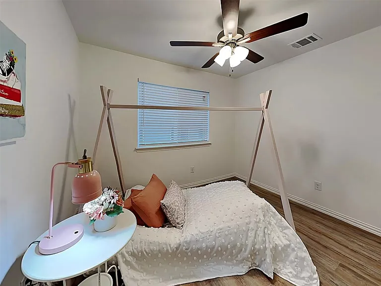 603 Briarwood Ln — Photo 8