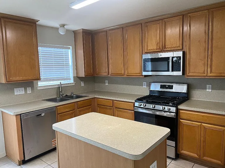 25210 Spring Iris Ln — Photo 2