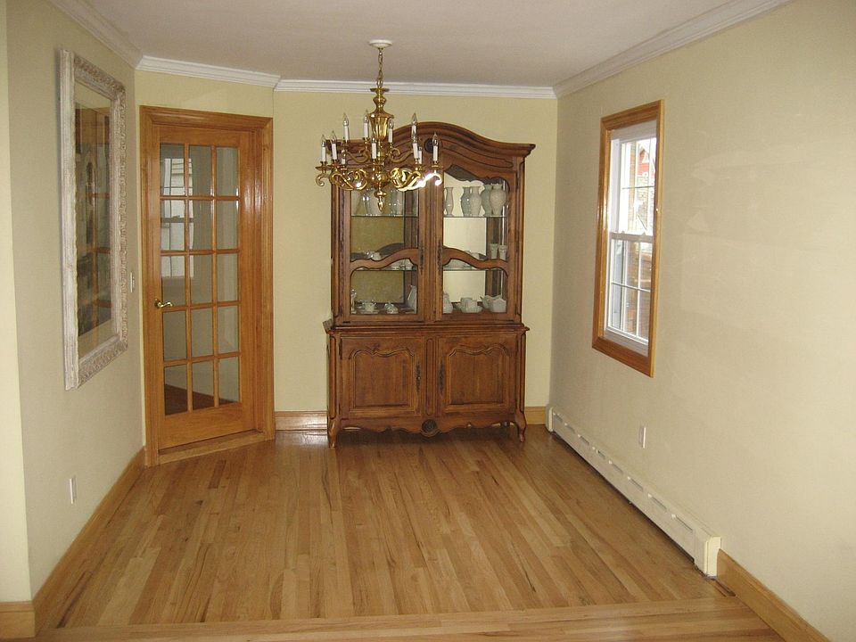 2nd image of 7572 Amboy Rd