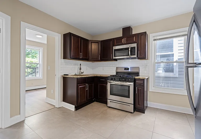 144 Inslee Pl #3R — Photo 2