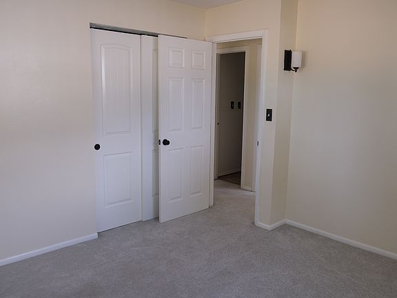 3rd image of 901 Elm St