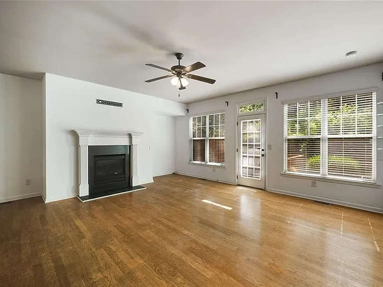 1798 Oakbrook Ln NW #8 — Photo 6