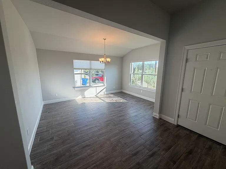 4300 Liberty Ln — Photo 7