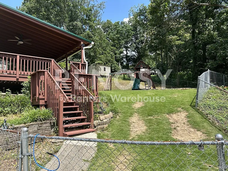 2501 Crestwood Cir — Photo 2