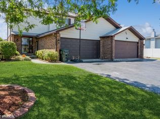 2537 Lake Shore Dr, Lynwood, IL