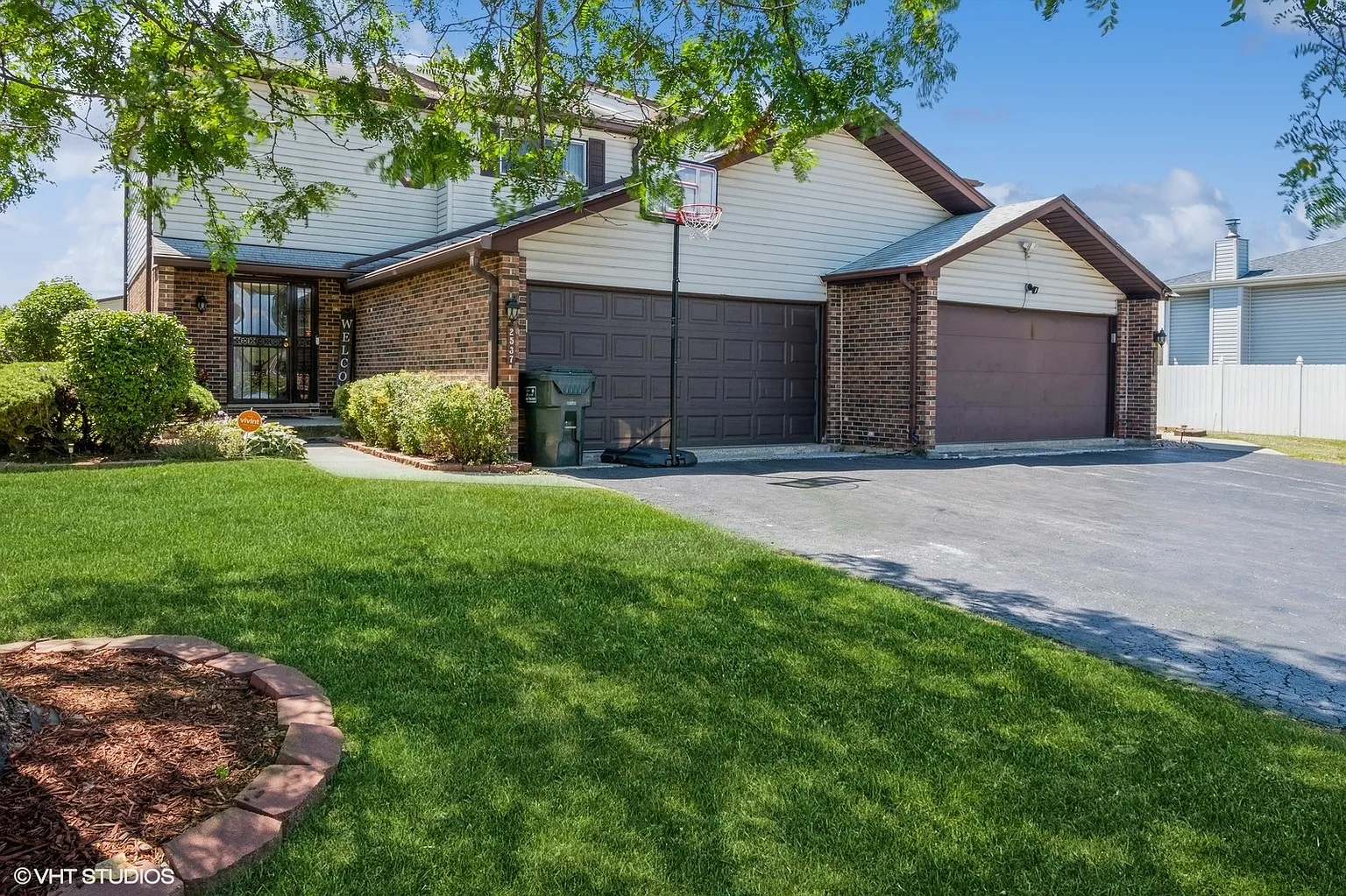 2537 Lake Shore Dr photo 1