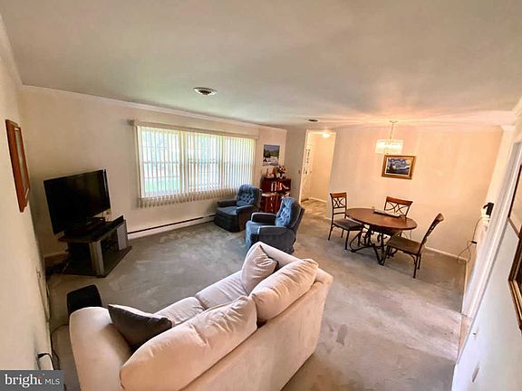 4th image of 13 Gramercy Ln #B