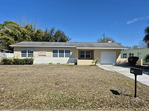 1013 Meadowlawn Dr N Photo 1