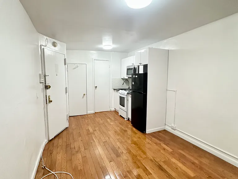 424 E 14th St #3D — Photo 3