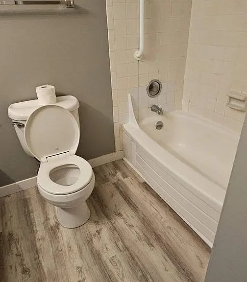 680 & 690 Lawrence St — Photo 11