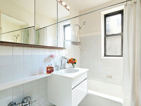 5th image of 60 E 9th St APT 339