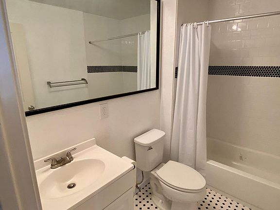 5th image of 6121 Hermosa St