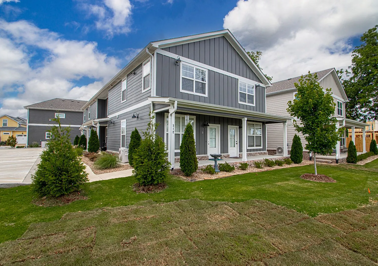 1 Bed 1.5 Bath Luxury Energy Efficient Townhome - Rockwater Village — Photo 1