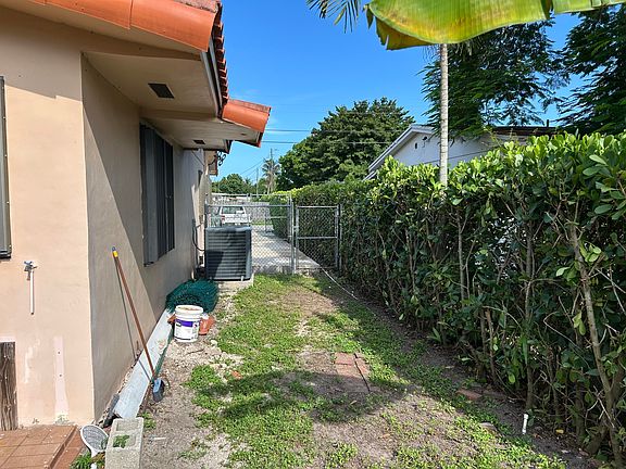 5th image of 4900 SW 103rd Pl #1