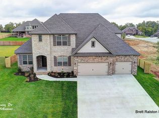 1310 Tuscany Dr, Centerton, AR 72719