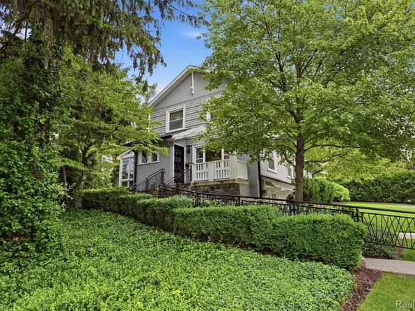 612 Brookside Ave, Birmingham, MI 48009