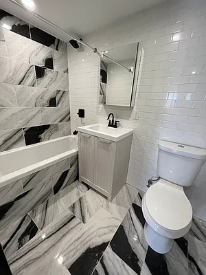 Rented by Delmark Realty LLC | media 8