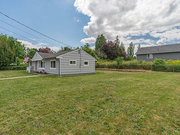 Oversized level lot