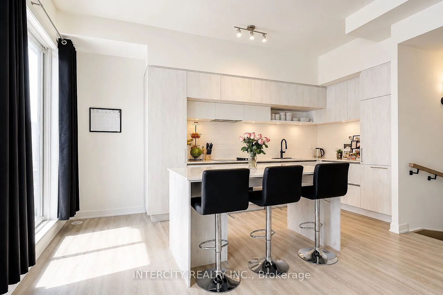 2 bed, $2,600 — Photo 3