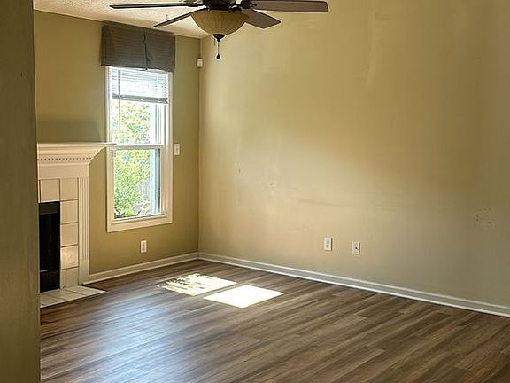 4th image of 205 Gateway Park Cir