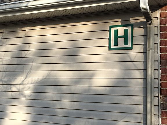 Unit sign helps find home