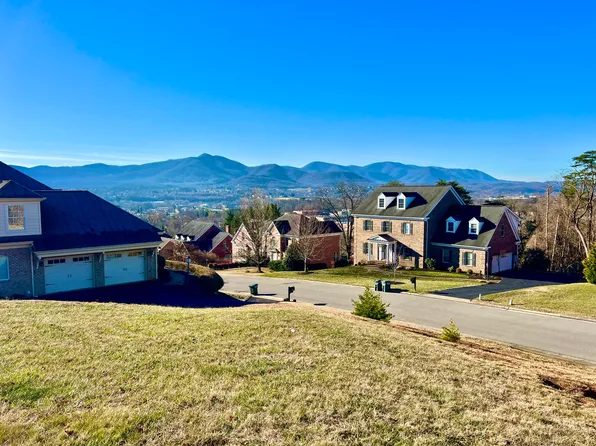 811 W Carrollton Ave #10, Salem, VA 24153