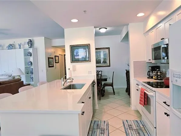 16615 Lake Circle Dr APT 427, Fort Myers, FL 33908