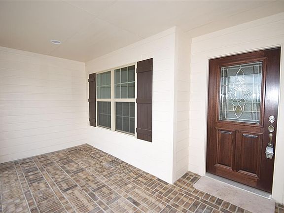 3rd image of 614 Dogwood Ct