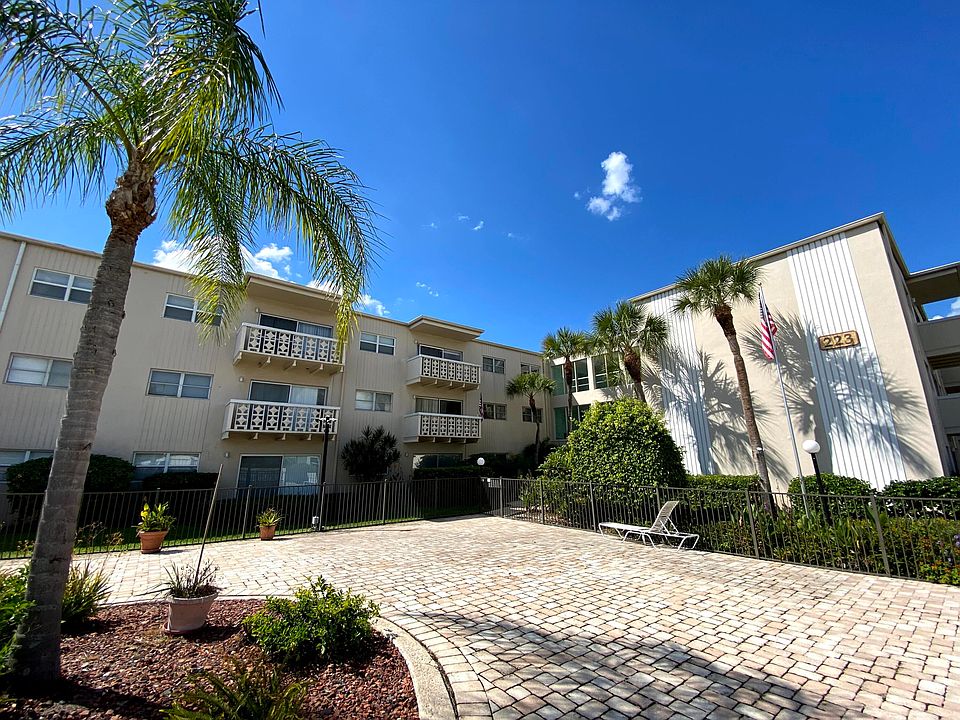 1st image of 223 Columbia Dr APT 322