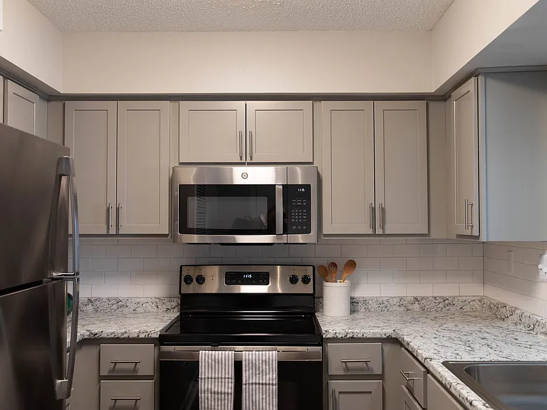 Wellington Apartments — Photo 28