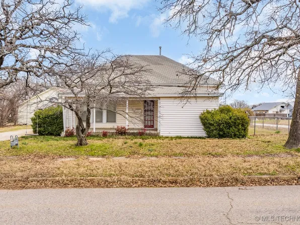 346 5th St, Healdton, OK 73438