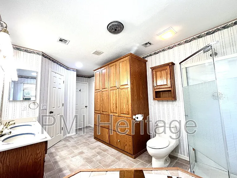 40 Portsmouth Dr — Photo 23