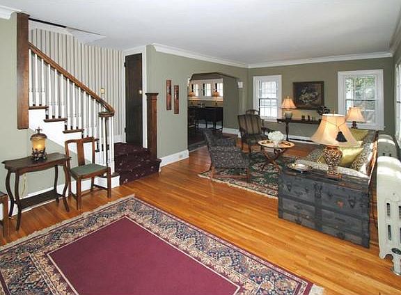 4th image of 2161 Saint Clair Ave